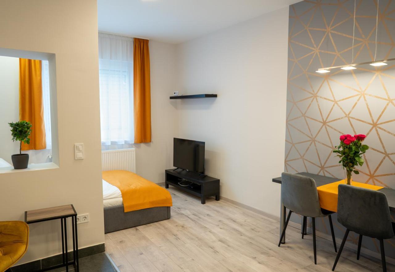 Var Apartman Eger Buitenkant foto