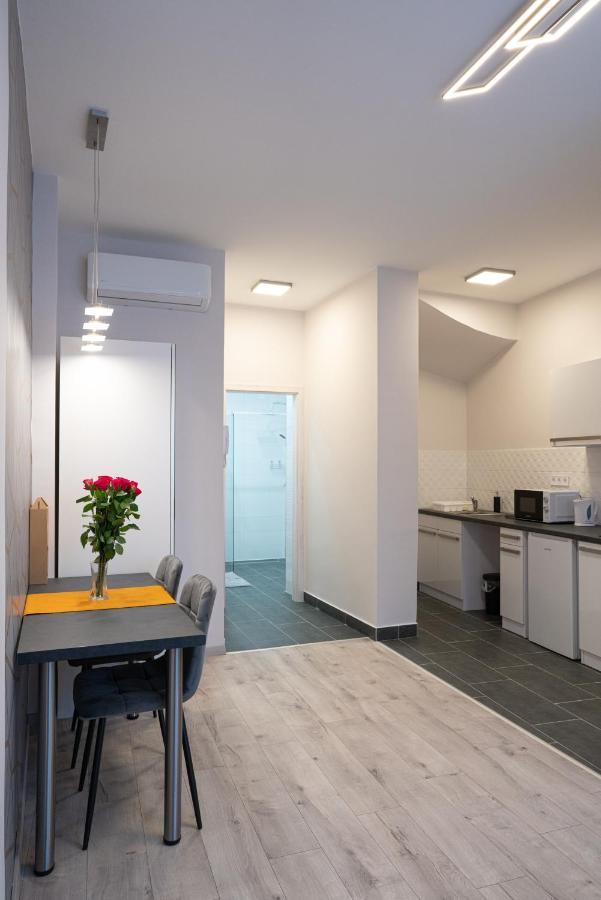Var Apartman Eger Buitenkant foto